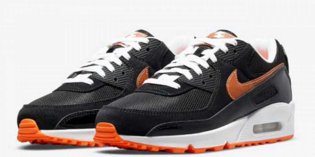 Nike Prepares A ''Football" Inspired  Shoes To Air Max 90