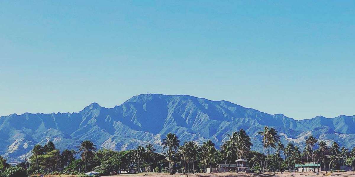 The Ideal Way to See Oahu is on a Boat Tour