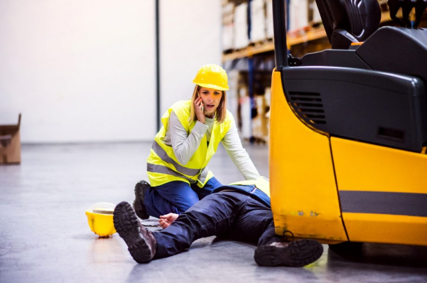 When to Seek the Expertise of a Workplace Accident or Employment Discrimination Lawyer